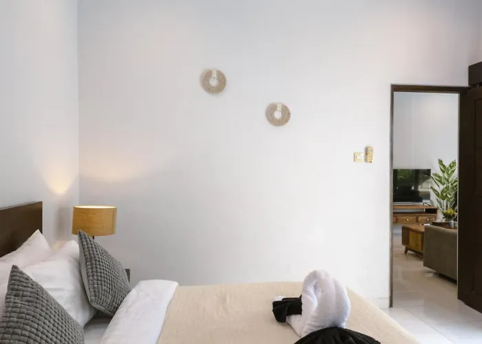 Villa 3br Private Pool In - Walk To Cafes & Shops *