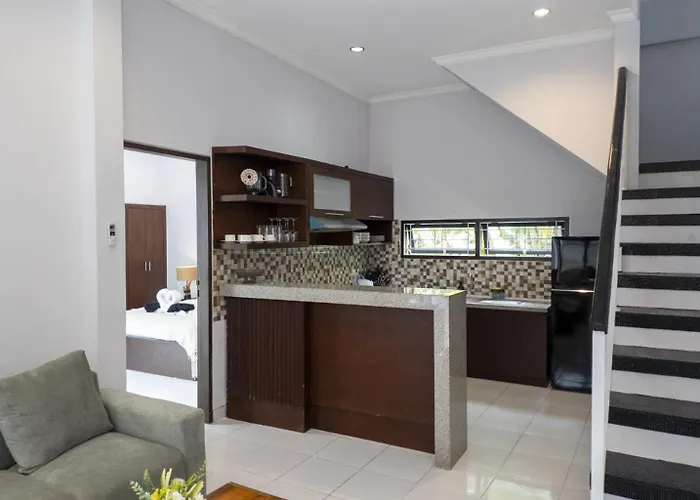 3br Private Pool In - Walk To Cafes & Shops Villa