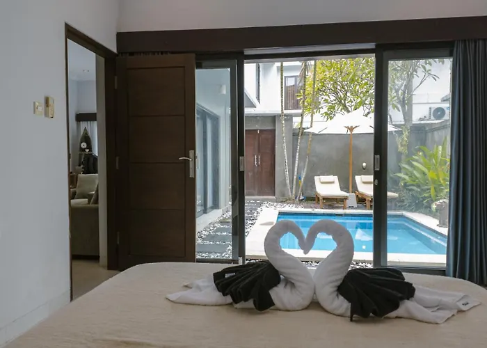 Villa 3br Private Pool In - Walk To Cafes & Shops
