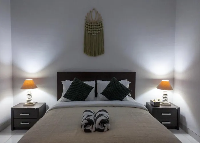 Villa 3br Private Pool In - Walk To Cafes & Shops *