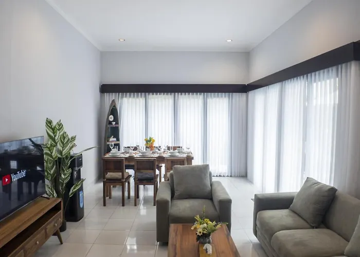 3br Private Pool In - Walk To Cafes & Shops *
