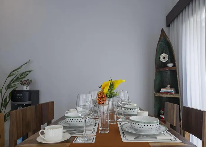 3br Private Pool In - Walk To Cafes & Shops Villa *
