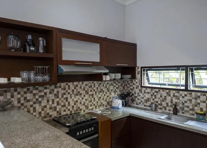 Villa 3br Private Pool In - Walk To Cafes & Shops
