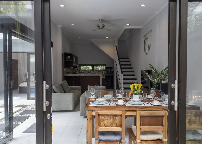 3br Private Pool In - Walk To Cafes & Shops Villa