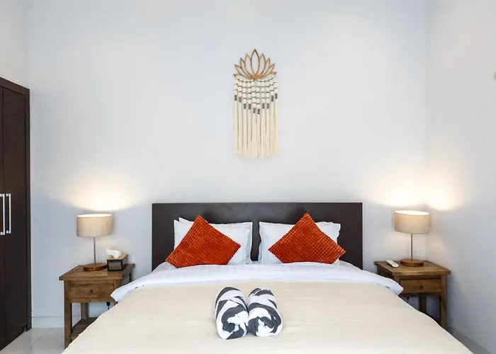 3br Private Pool In - Walk To Cafes & Shops Villa