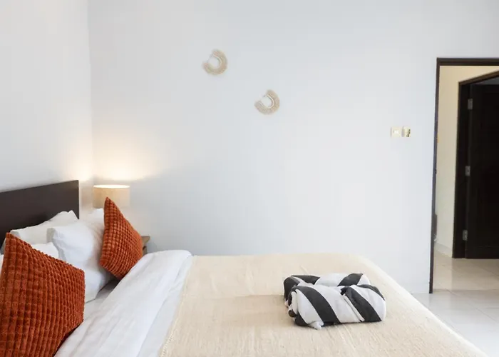 Villa 3br Private Pool In - Walk To Cafes & Shops *