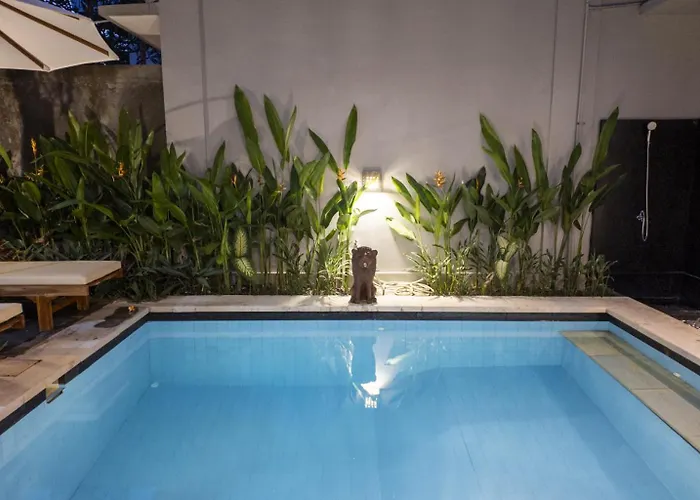 3br Private Pool In - Walk To Cafes & Shops *