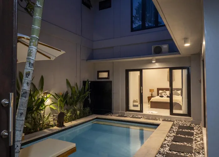 3br Private Pool In - Walk To Cafes & Shops *
