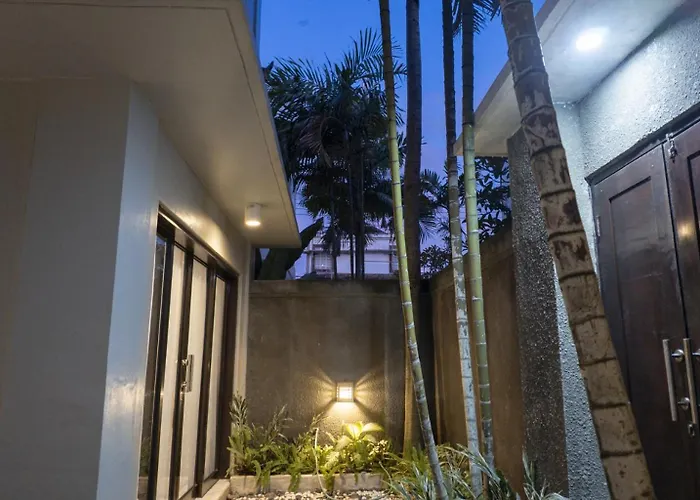 3br Private Pool In - Walk To Cafes & Shops *